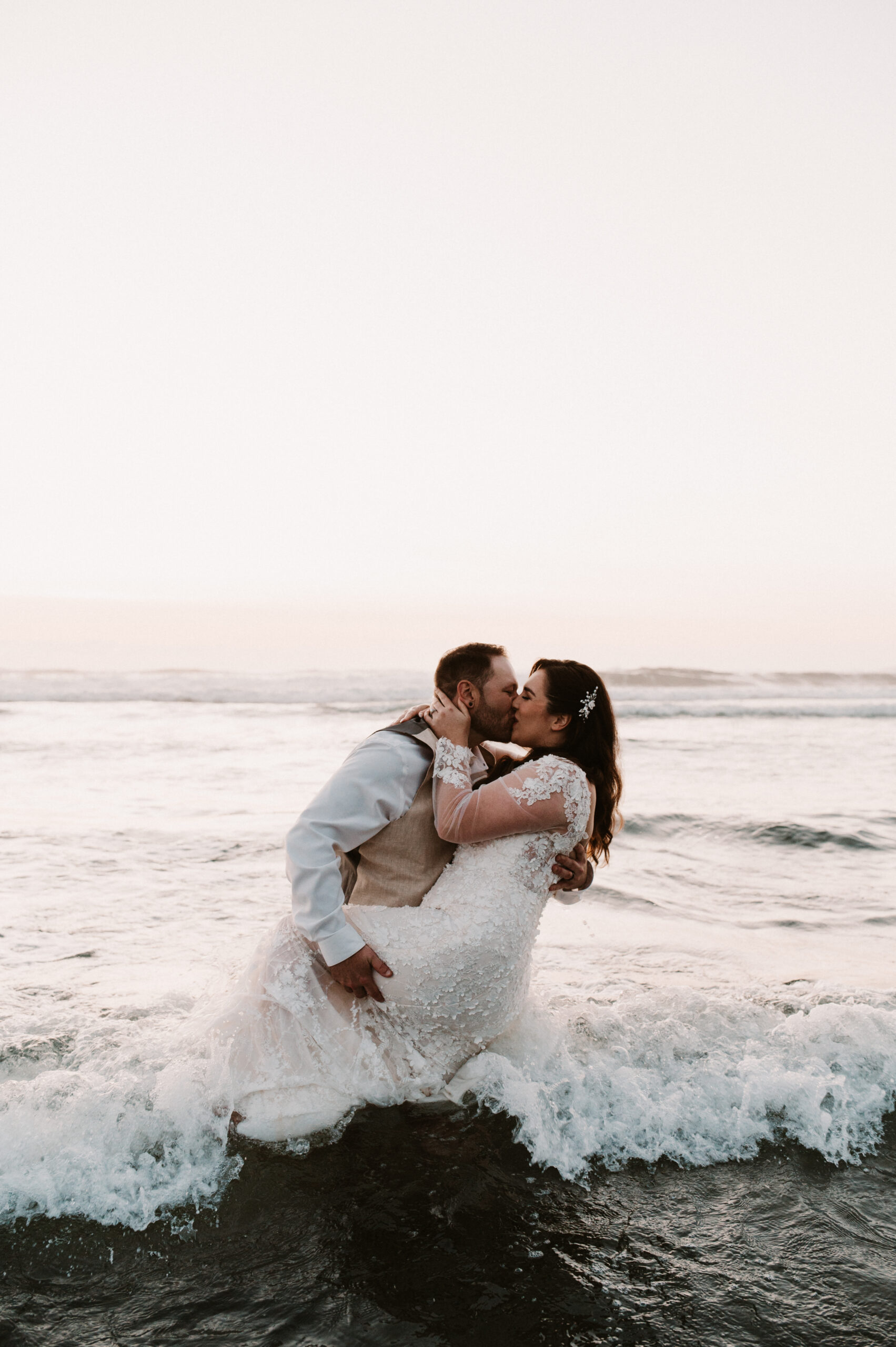 oregon coast sunset elopement oregon elopement photographer oregon wedding photographer beach elopement brookings